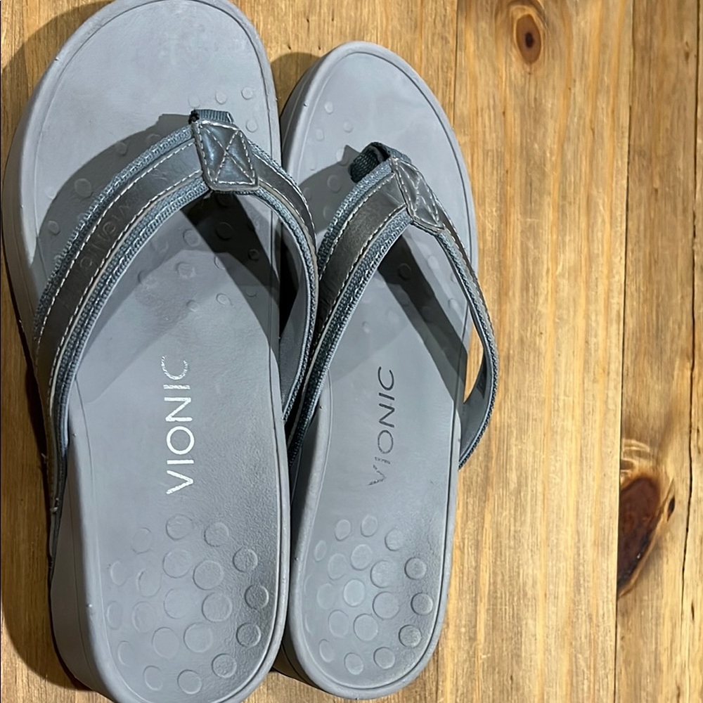 Vionic Charcoal/Silver Never Worn Sandals